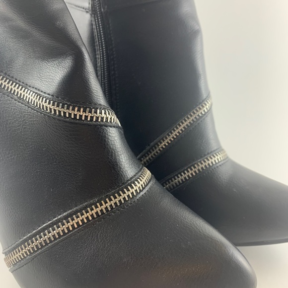 Black ankle boots with silver faux zipper detail - size 9 - Picture 7 of 10